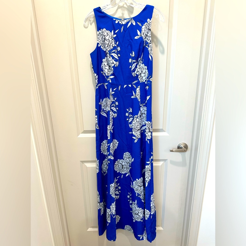 Vince Camuto royal blue and white floral dress with slit size 4 💙🤍